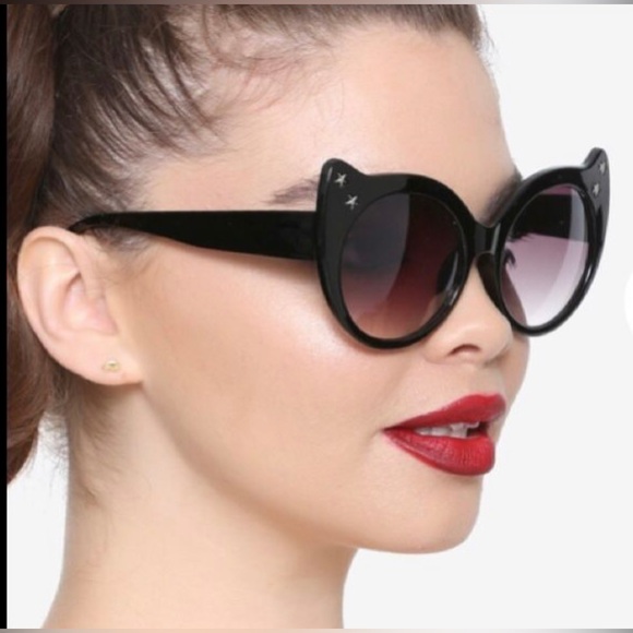 Cat eye 😎 with STARS✨ kitten granny sunglasses sunnies NWT SOLD OUT EVERYWHERE - Picture 2 of 3